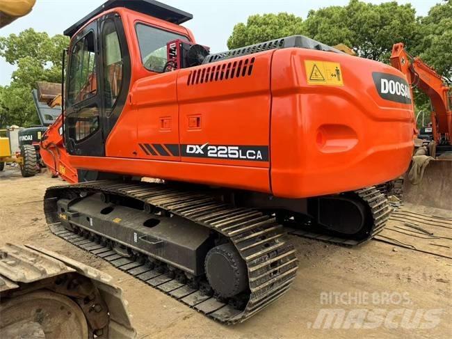 Doosan DX 225 LC Gravemaskiner på larvebånd