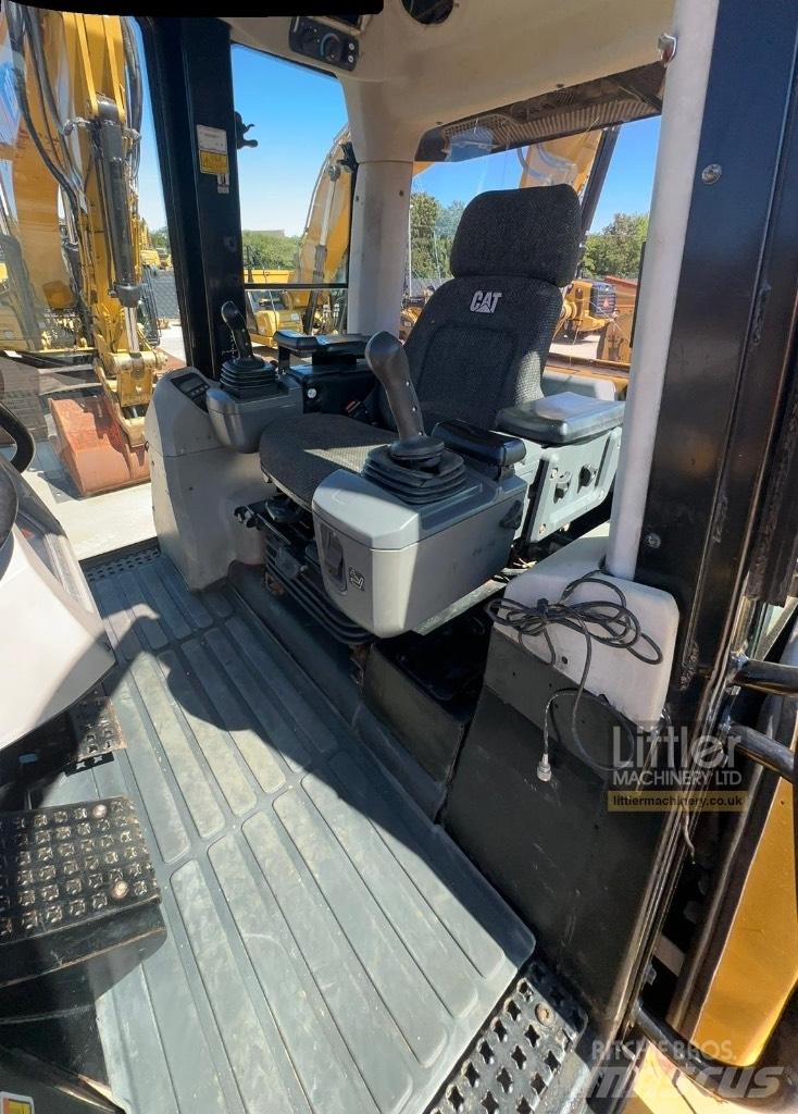 CAT 973D Larvebåndslæssere