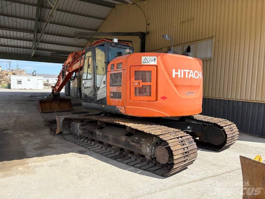 Hitachi ZX 225 Gravemaskiner på larvebånd