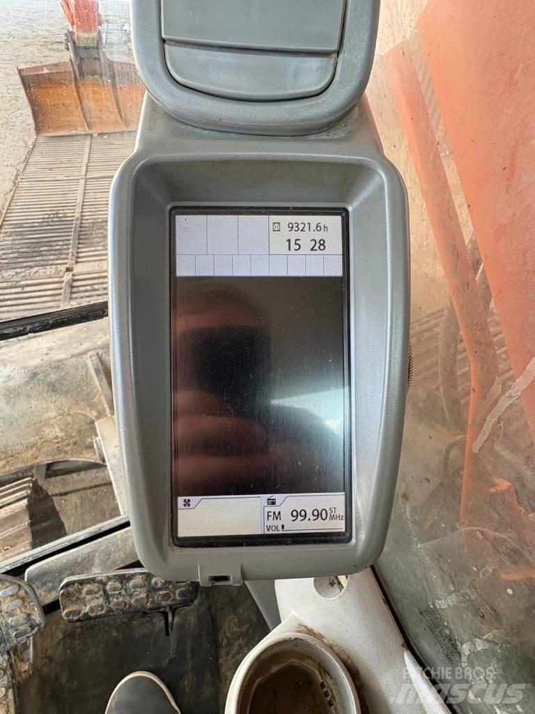 Hitachi ZX 225 Gravemaskiner på larvebånd