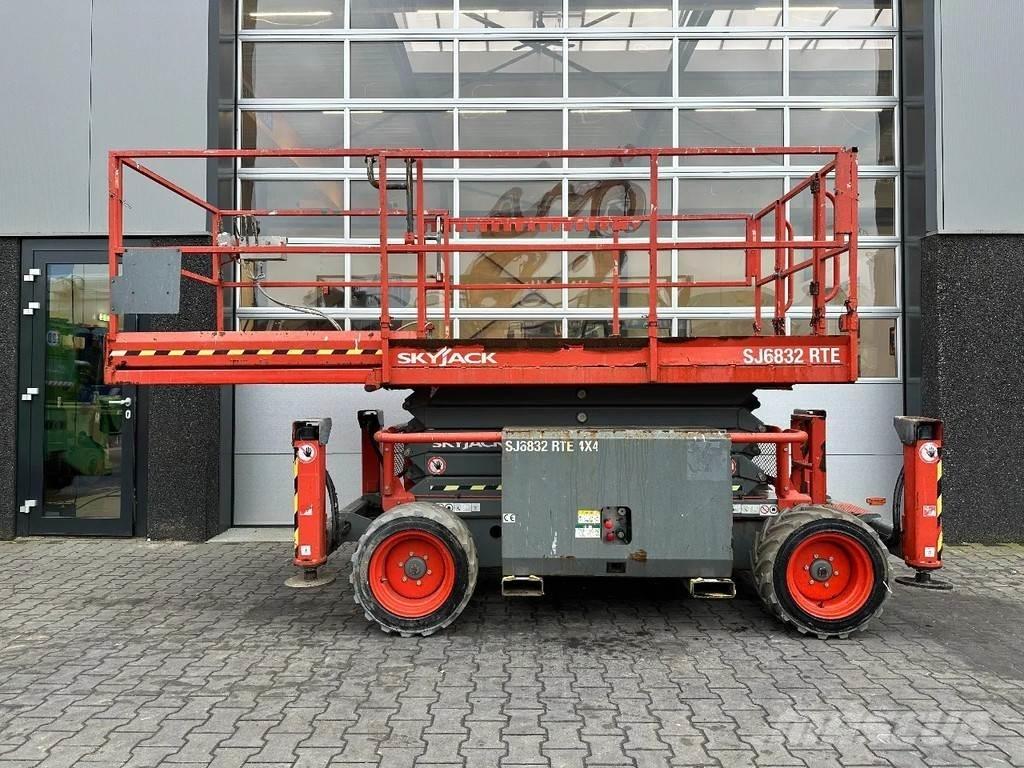 SkyJack SJ6832 RTE Saxlifte