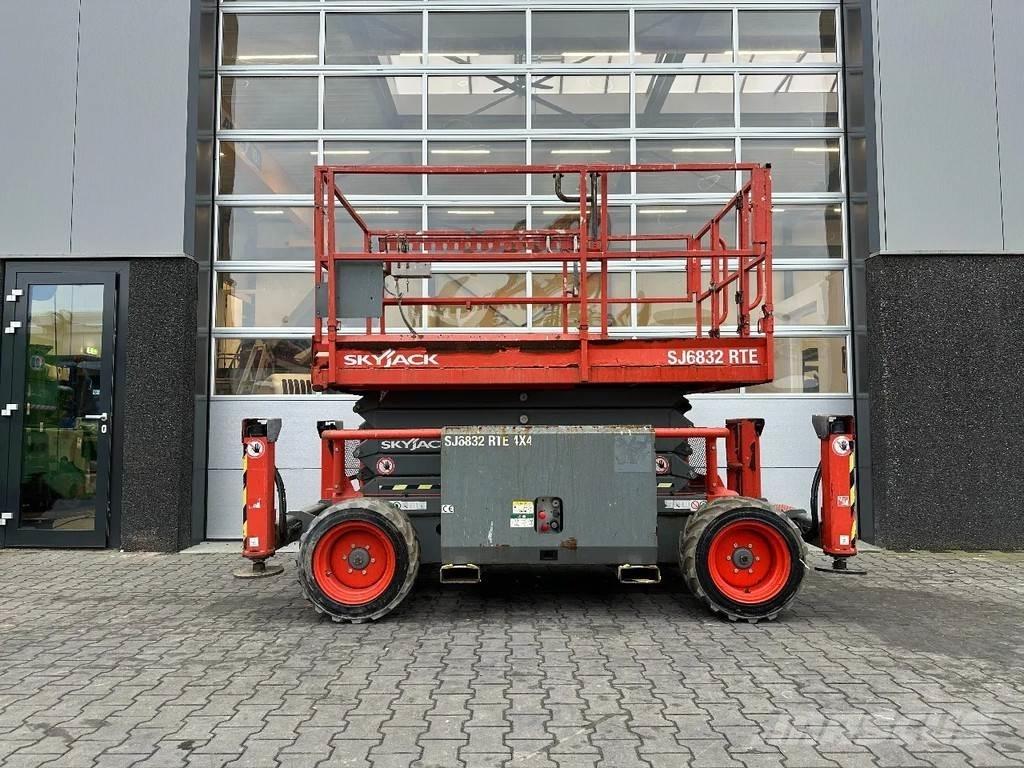 SkyJack SJ6832 RTE Saxlifte