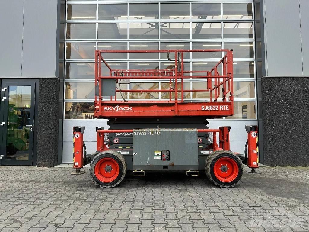 SkyJack SJ6832 RTE Saxlifte