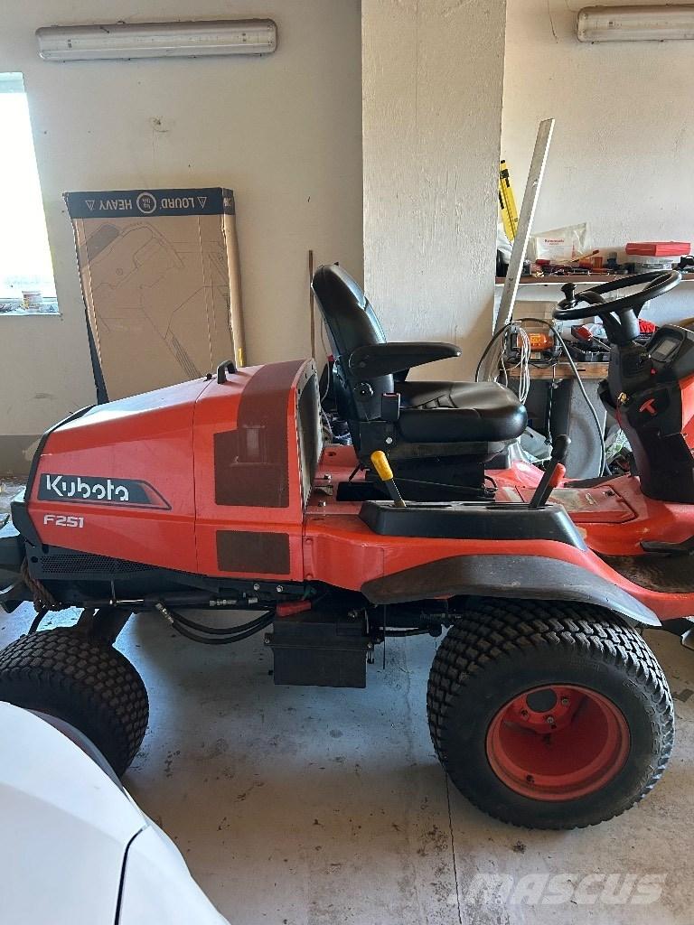 Kubota F 251 Monterede og efterspændte slåmaskiner