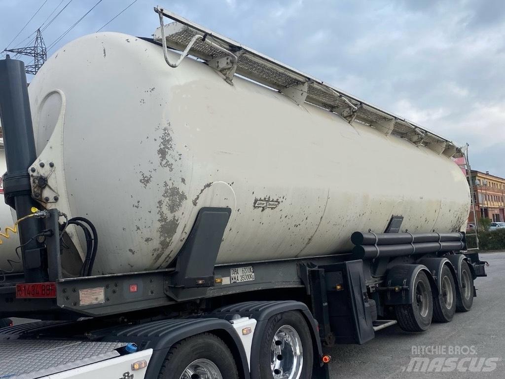 Spitzer SK2458CAL Semi-trailer med Tank