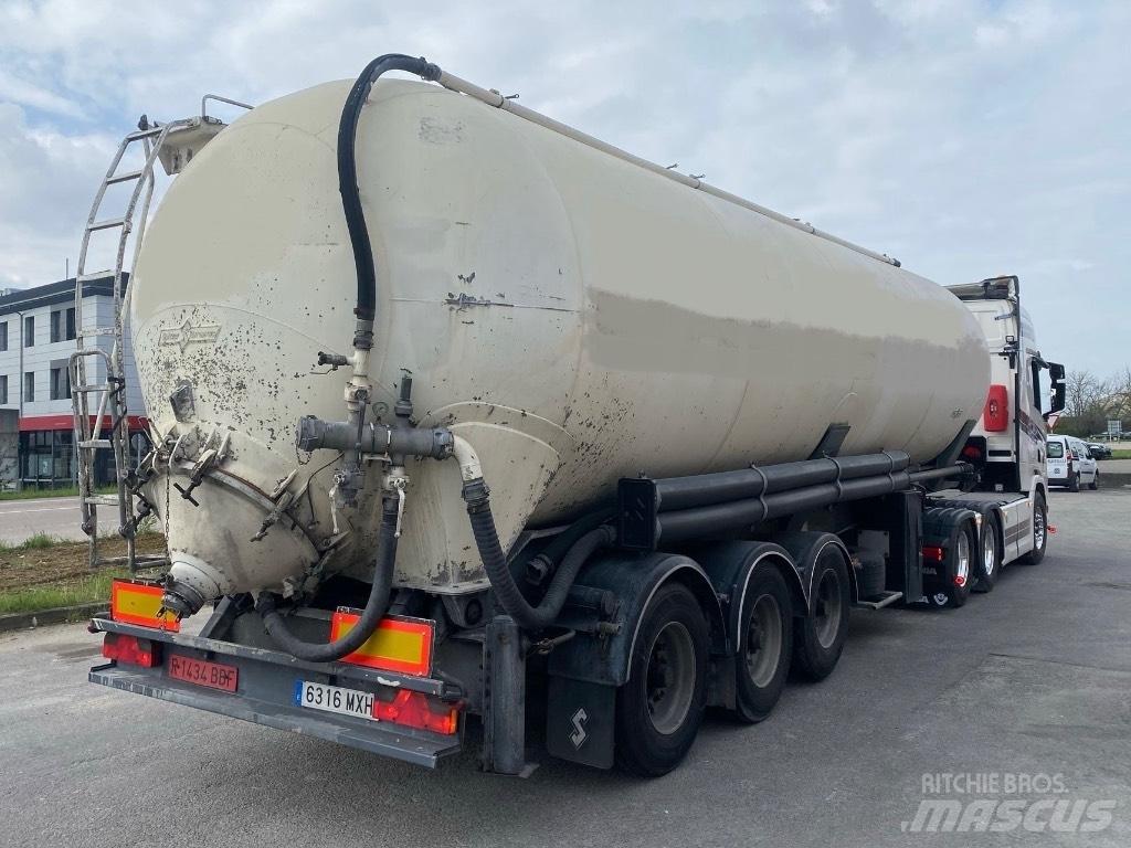 Spitzer SK2458CAL Semi-trailer med Tank