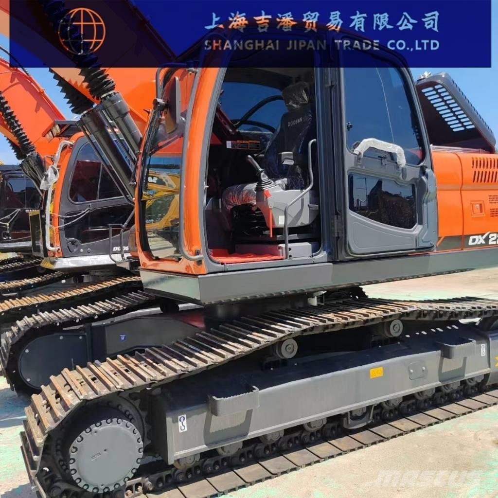 Doosan DX 225 Gravemaskiner på larvebånd