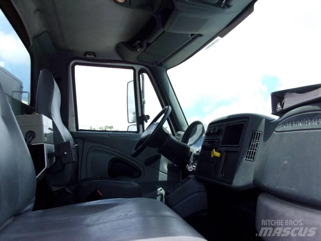 International 7400 Slamsuger