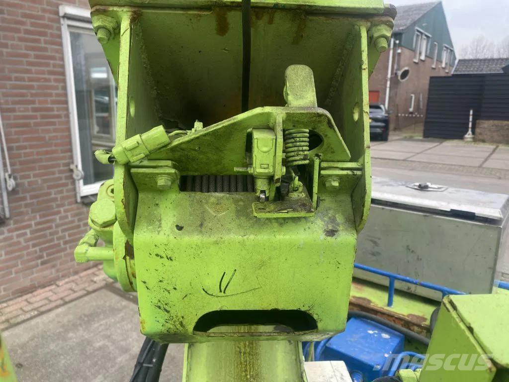 Maeda MC-305C Kraner på larvebånd