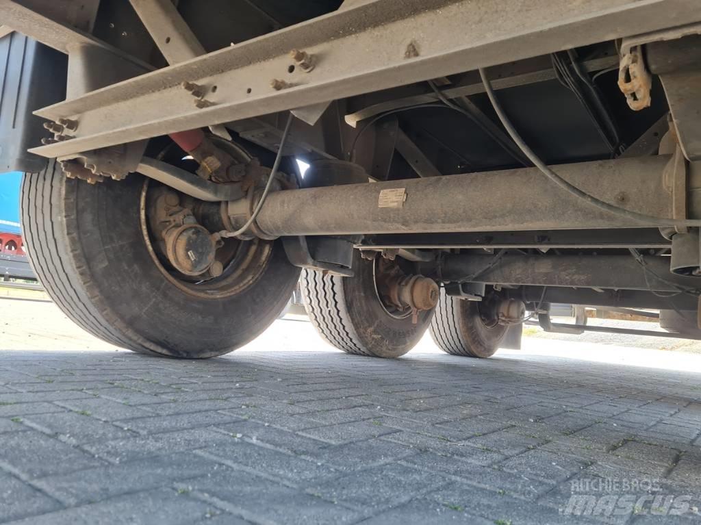 Schmitz SCS 24 Semi-trailer med Gardinsider