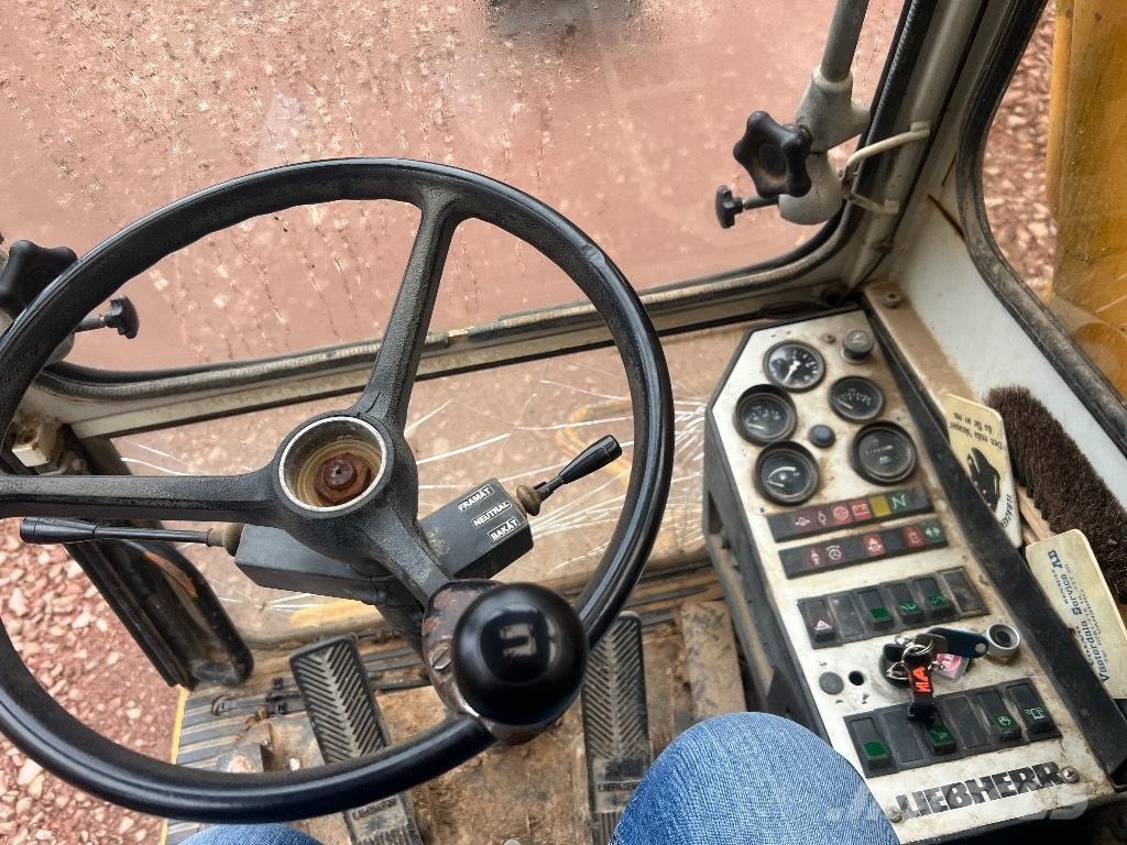 Liebherr 902 Gravemaskiner på hjul