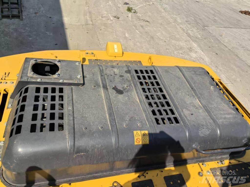 Komatsu PC 220-8 Gravemaskiner på larvebånd