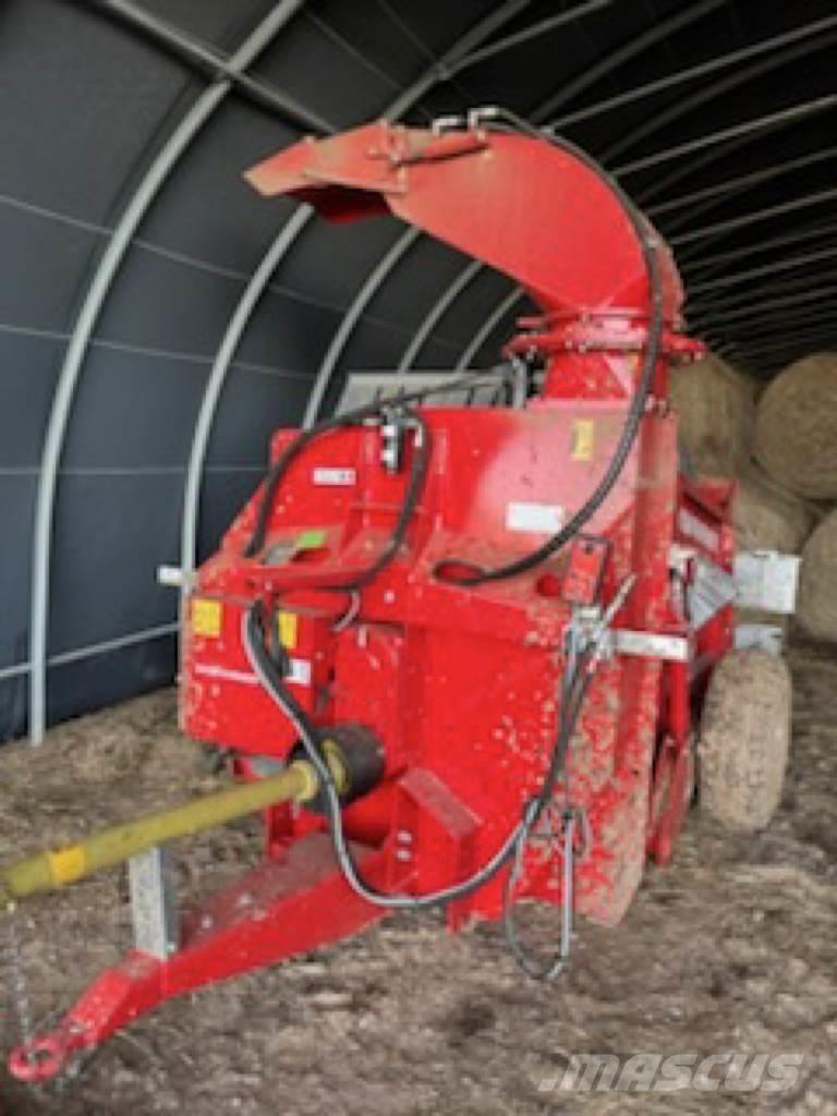 Silofarmer P 280 Balleskærere og -stablere