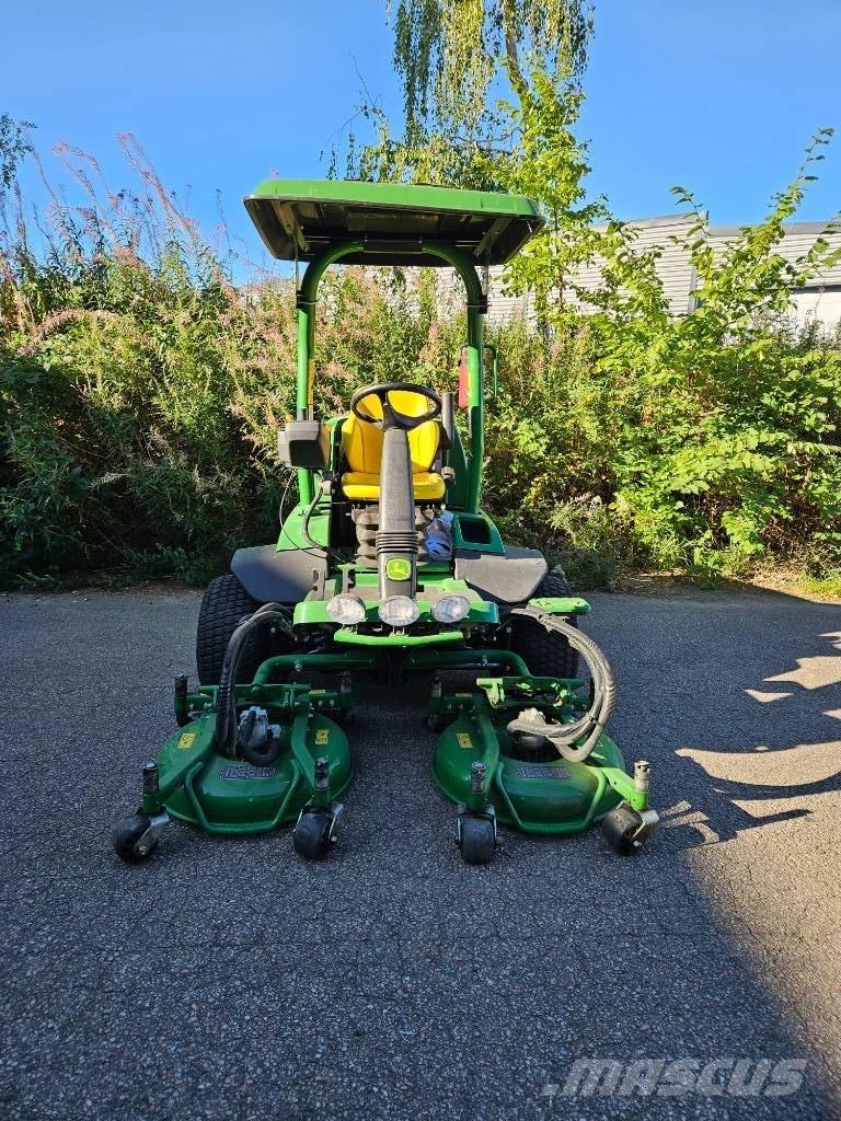John Deere 7400 A Terræn-, trimme- og kantklippere