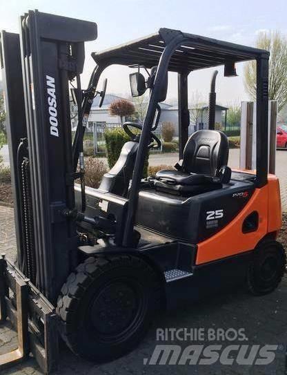 Doosan D25S-5 Diesel gaffeltrucks