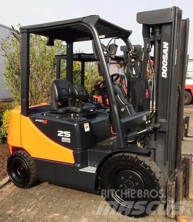 Doosan D25S-5 Diesel gaffeltrucks