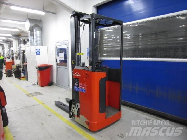 Linde L1600 Selvkørende stablere