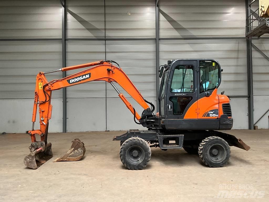 Doosan DX 55 W Gravemaskiner på hjul