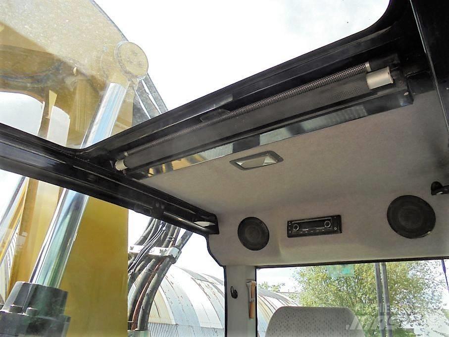 CAT M 320 F Gravemaskiner på hjul
