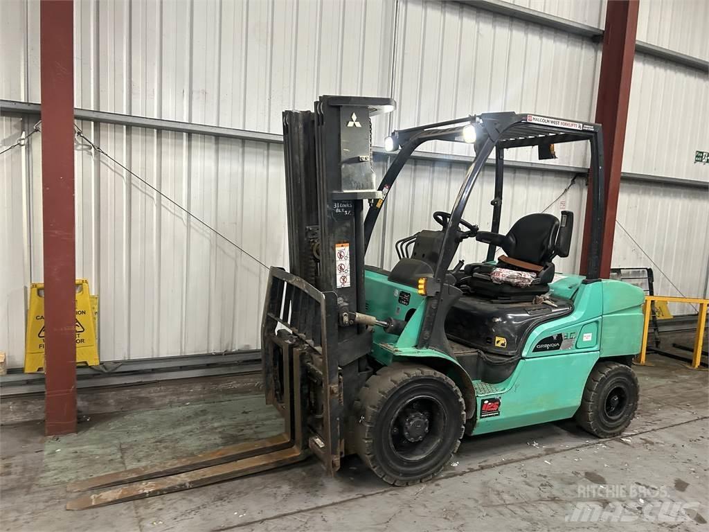 Mitsubishi FD30NT Diesel gaffeltrucks