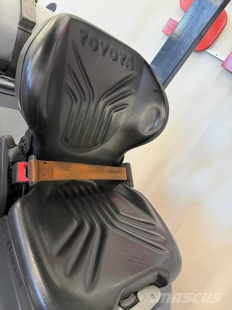 Toyota 11051 - 8FBE15T El gaffeltrucks