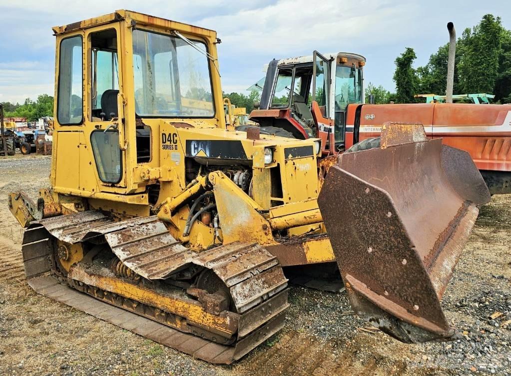 CAT D 4 C Bulldozer på larvebånd