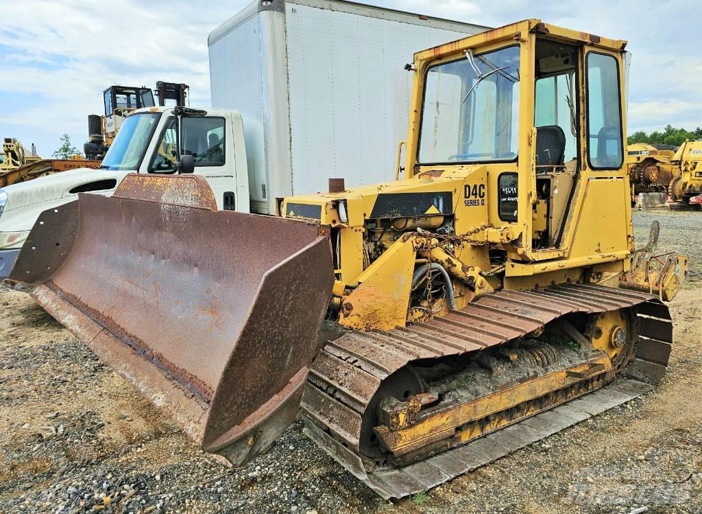 CAT D 4 C Bulldozer på larvebånd