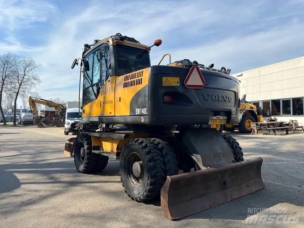 Volvo 140C Gravemaskiner på hjul