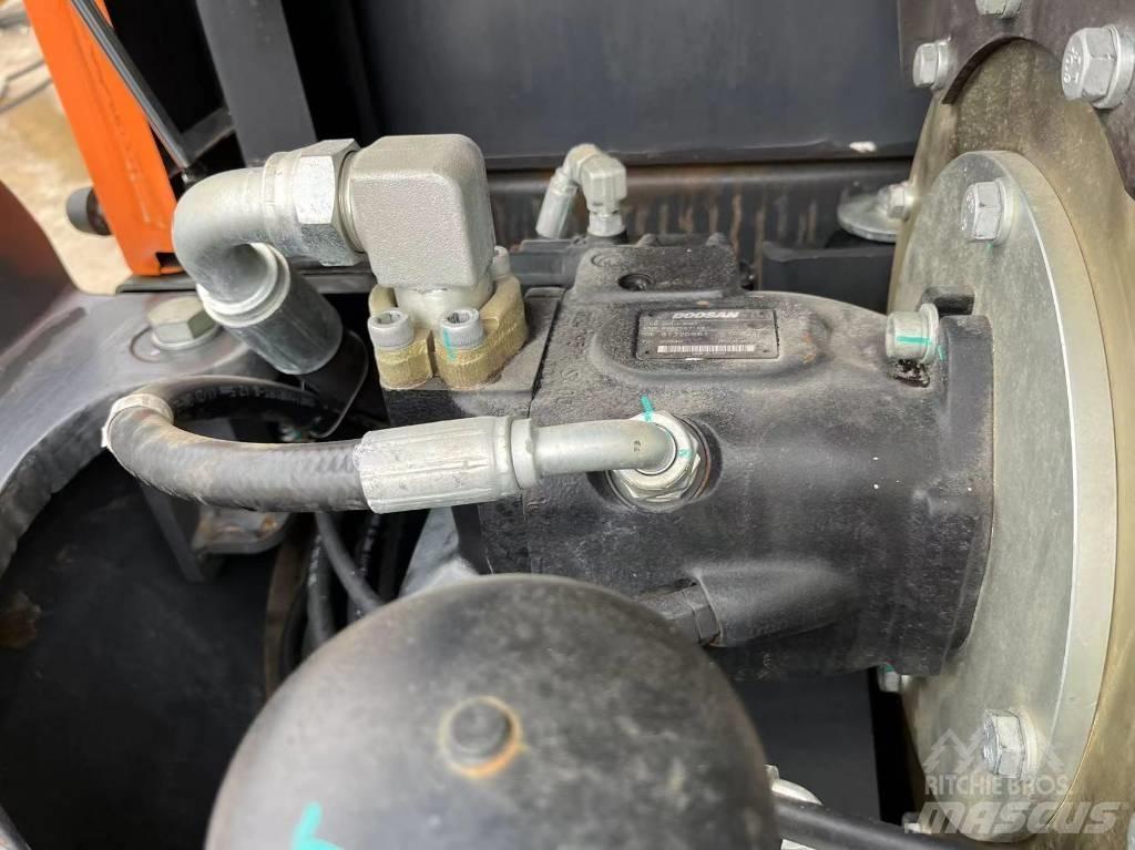 Doosan DX 140 LC Gravemaskiner på larvebånd