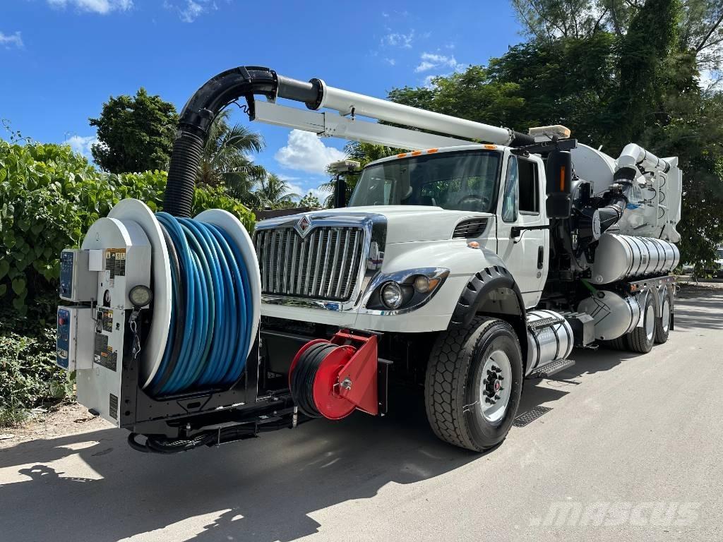 International 7600 Slamsuger