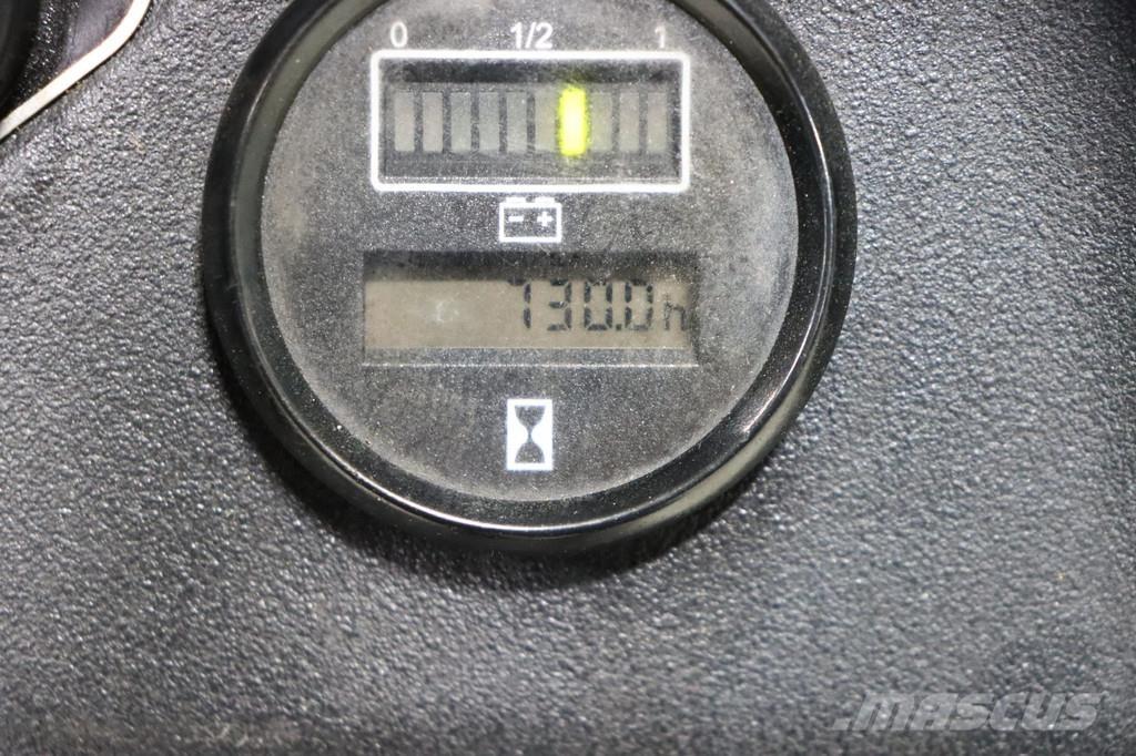 Komatsu CNI 14 Gaffelstabler med gående fører