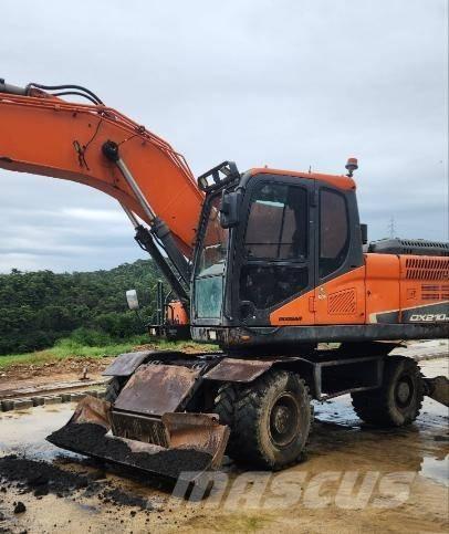 Doosan DX 210 W Gravemaskiner på hjul
