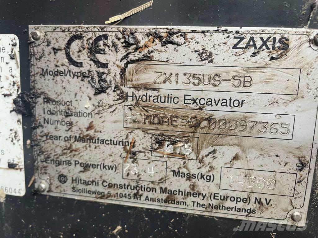 Hitachi ZX 135 US-5B Gravemaskiner på larvebånd