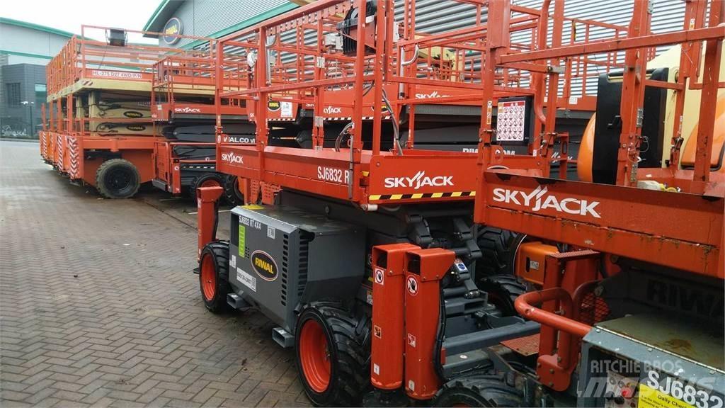 SkyJack 6832RT Saxlifte