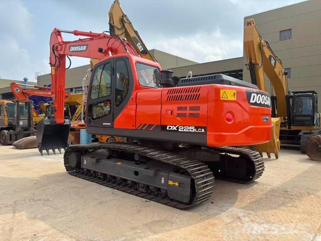 Doosan 225 LC Gravemaskiner på larvebånd