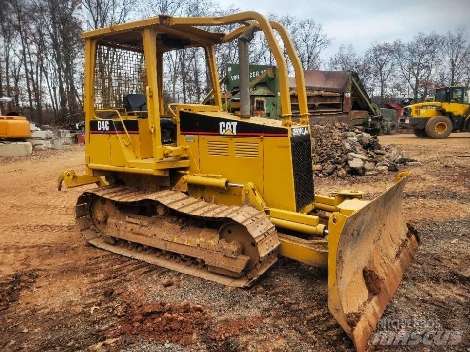 CAT D 4 C Bulldozer på larvebånd