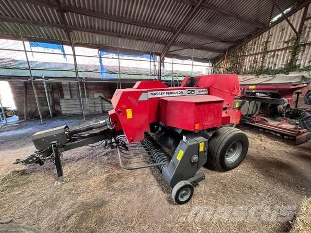 Massey Ferguson 1842 Pressere til firkantede baller