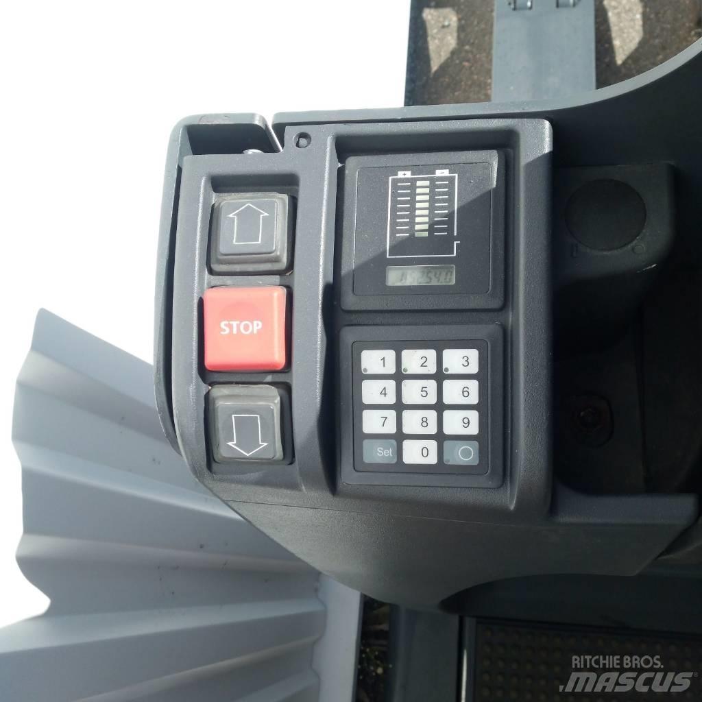 Jungheinrich ECE 220 Plukketruck, lav