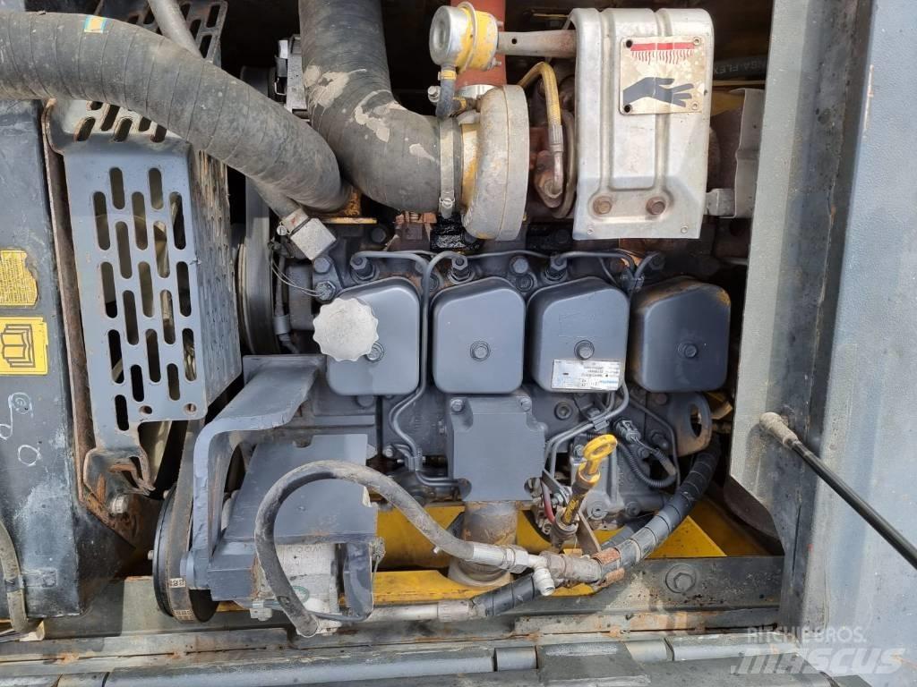 Komatsu PW 130-7K Gravemaskiner på hjul