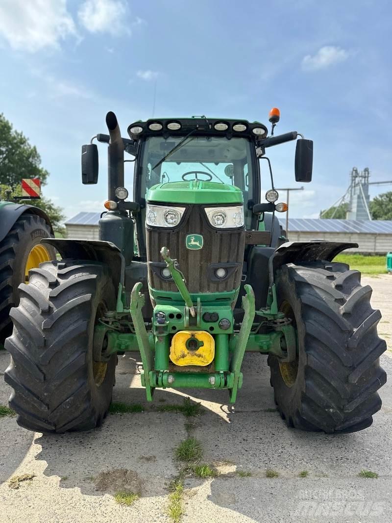 John Deere 6215R Traktorer