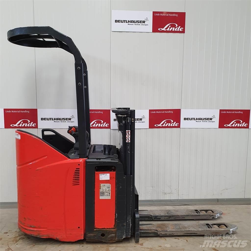 Linde D12SP Gaffelstabler med gående fører