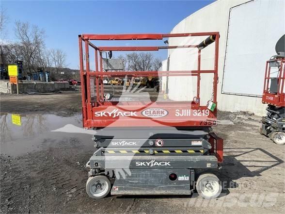 SkyJack SJ3219 Saxlifte
