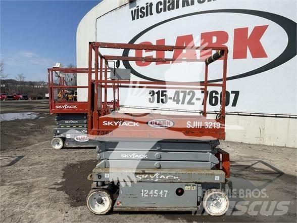 SkyJack SJ3219 Saxlifte