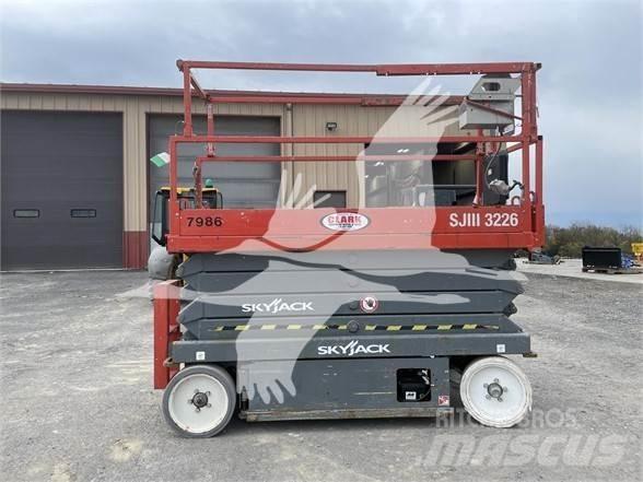 SkyJack SJ3226 Saxlifte