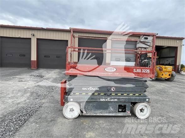 SkyJack SJ3226 Saxlifte