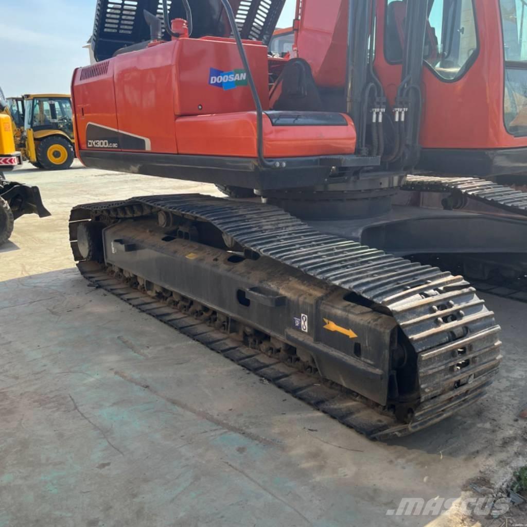 Doosan DX 300 Gravemaskiner på larvebånd