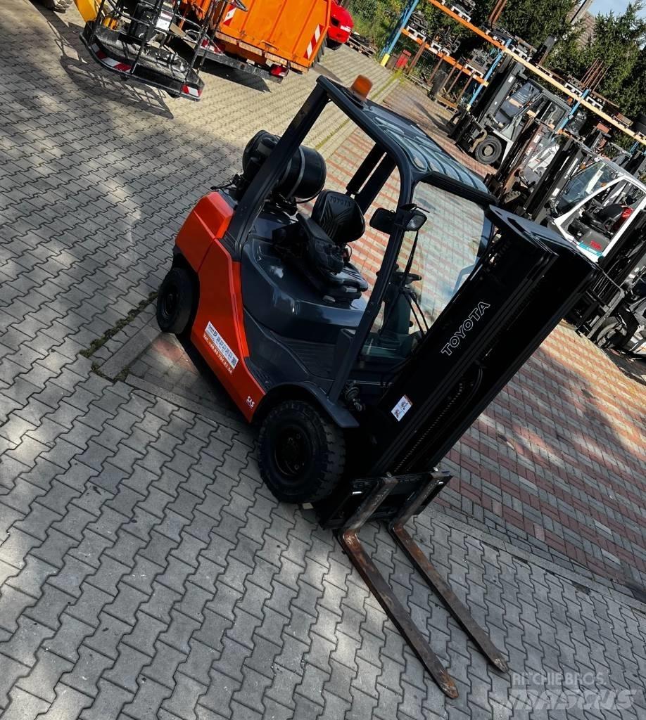 Toyota 02-8 FG F 25 LPG gaffeltrucks