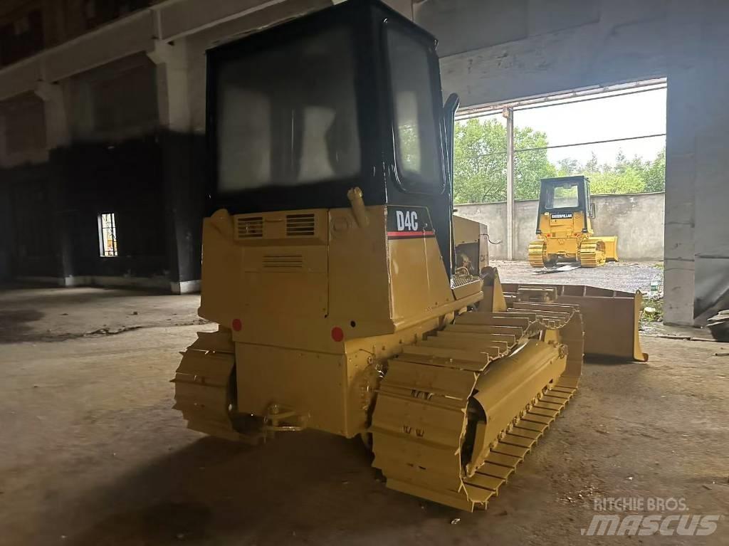 CAT D 4 C Bulldozer på larvebånd
