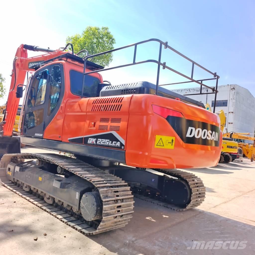 Doosan DX 225 Gravemaskiner på larvebånd