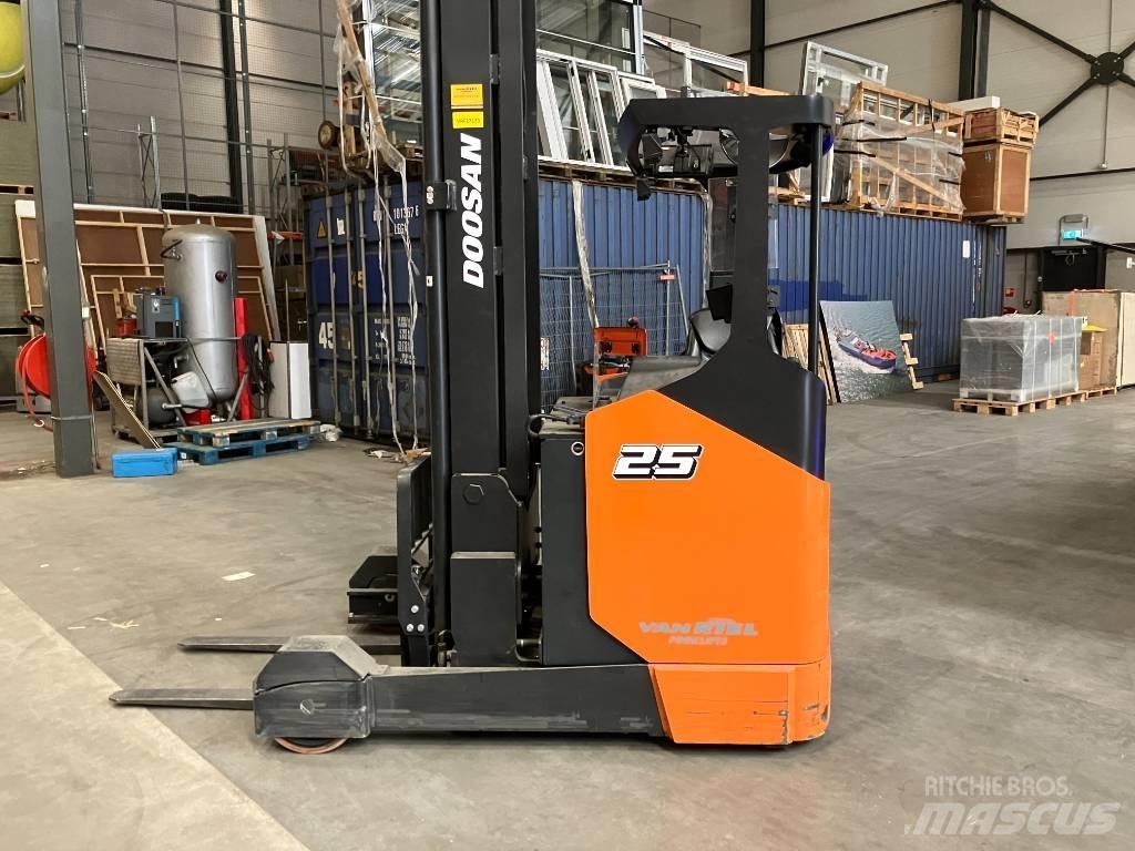 Doosan BR25JW-9 Reachtruck